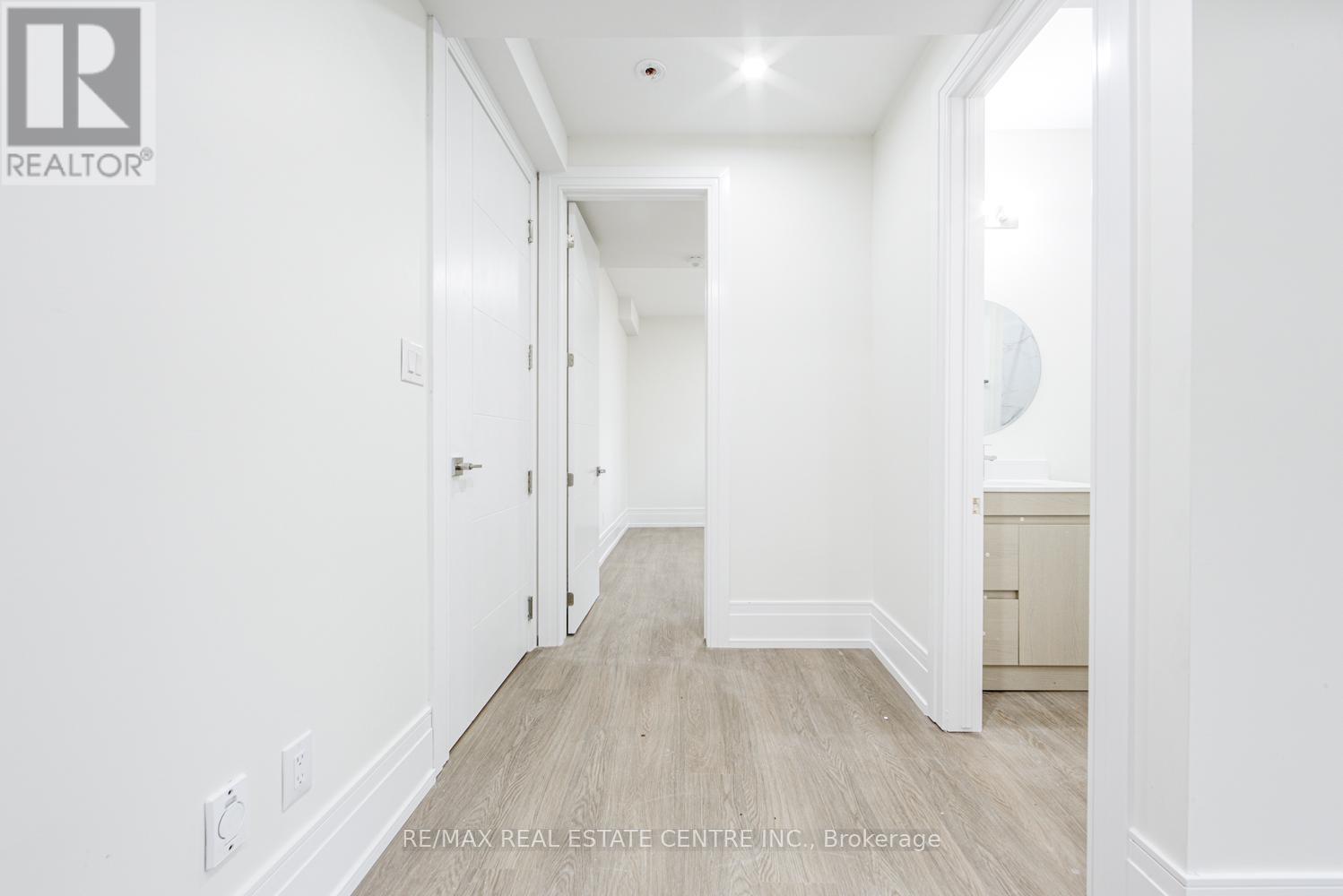 143 Balsam Drive, Oakville, Ontario  L6J 3X4 - Photo 28 - W12941570