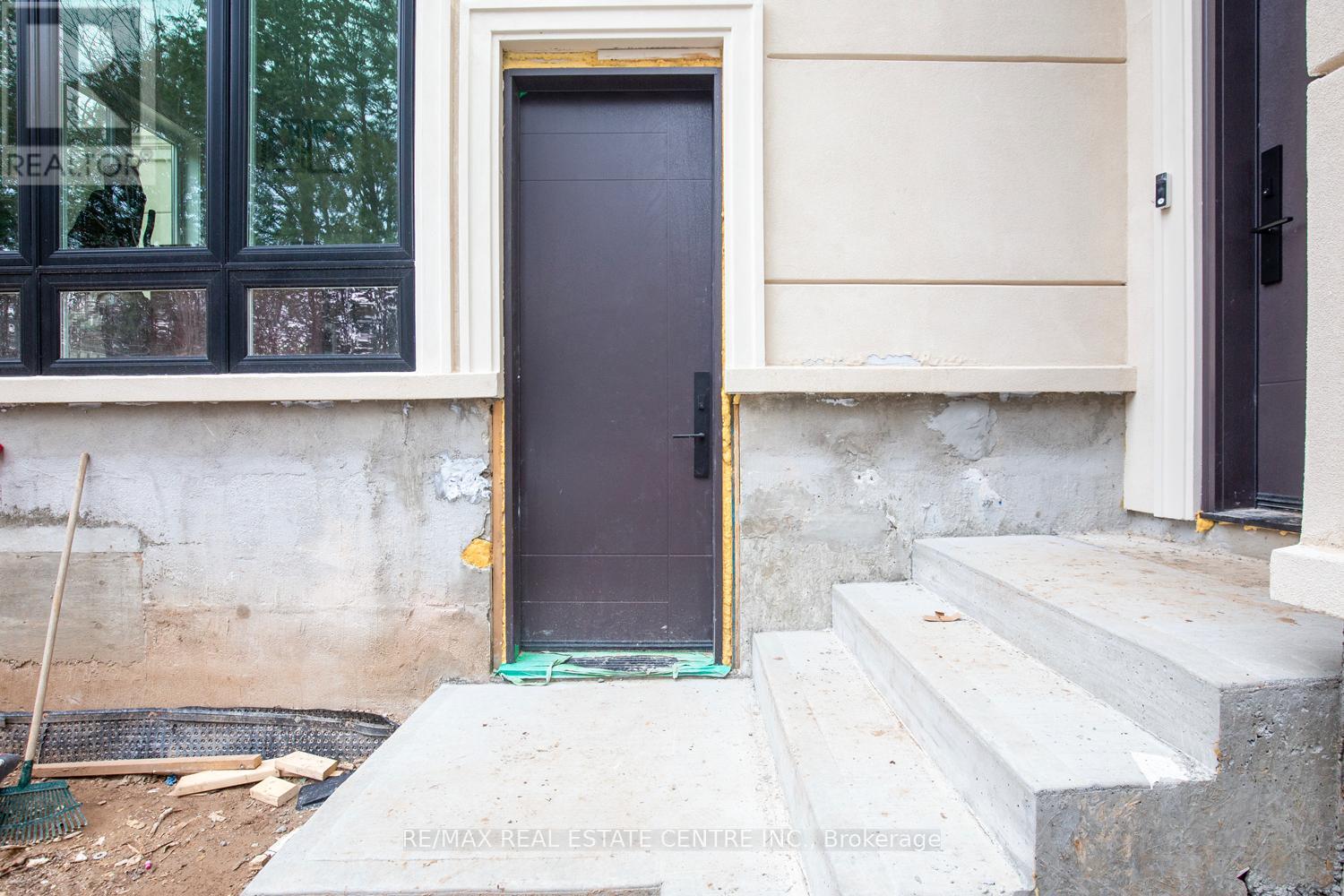 143 Balsam Drive, Oakville, Ontario  L6J 3X4 - Photo 3 - W12941570