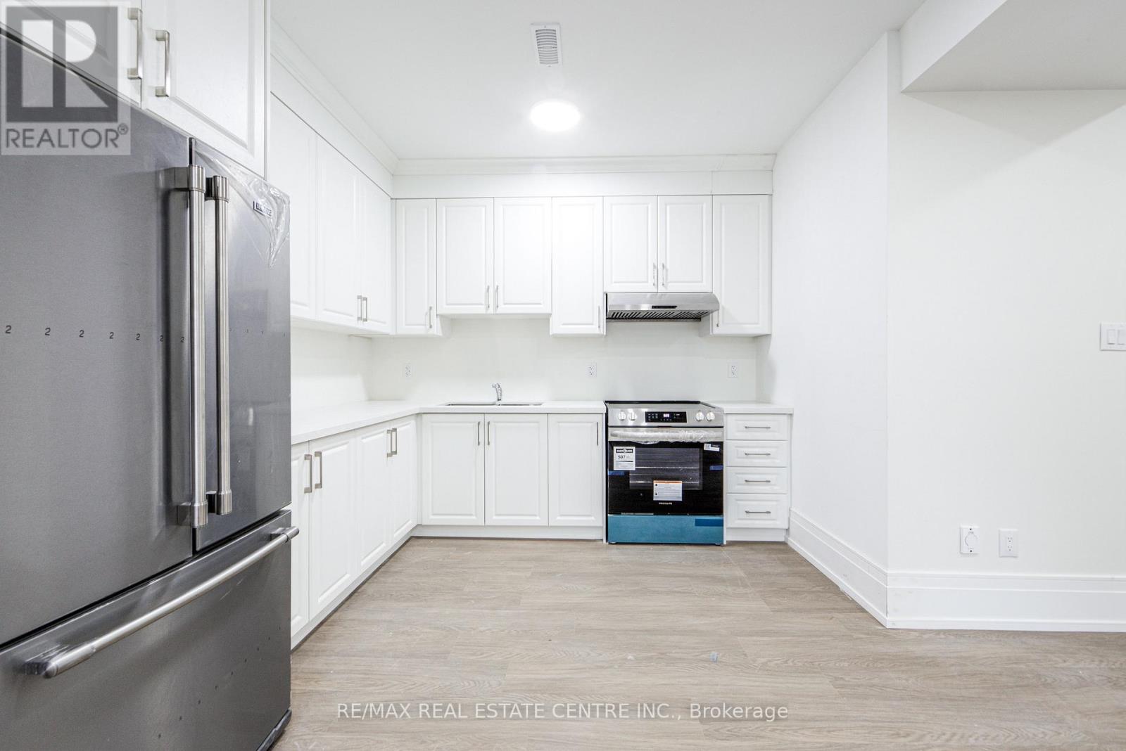 143 Balsam Drive, Oakville, Ontario  L6J 3X4 - Photo 7 - W12941570