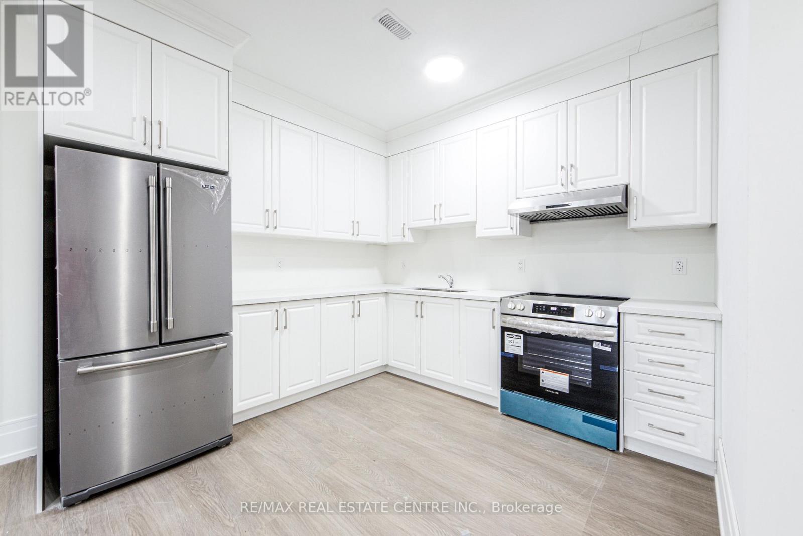 143 Balsam Drive, Oakville, Ontario  L6J 3X4 - Photo 8 - W12941570