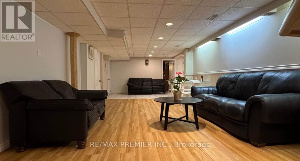 3551 Burningelm Crescent, Mississauga, Ontario  L4Y 3L2 - Photo 10 - W12941584