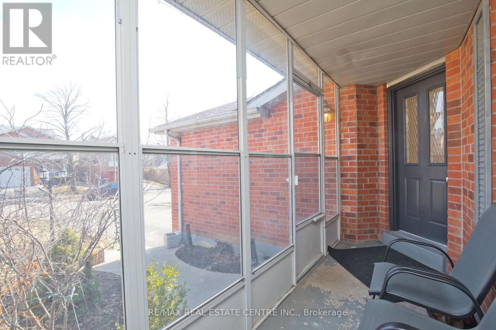 34 Smithers Crescent, Brampton, Ontario  L6Y 3K8 - Photo 10 - W12941596