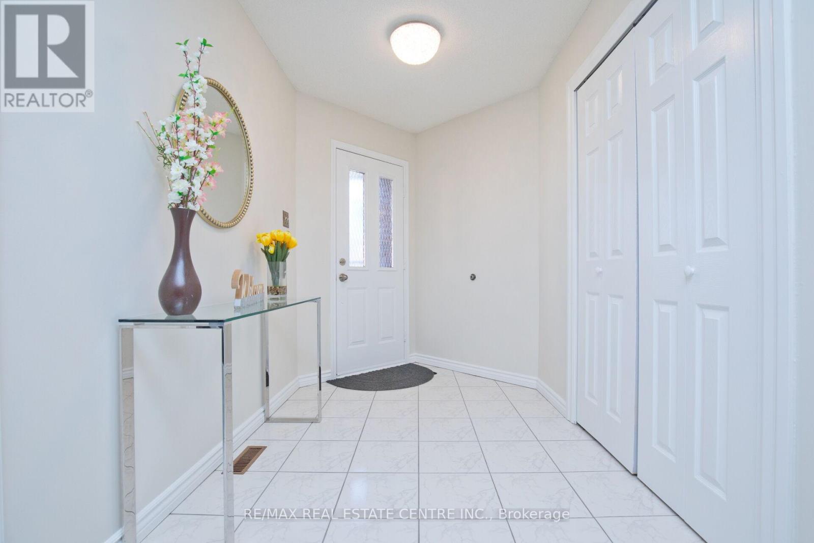 34 Smithers Crescent, Brampton, Ontario  L6Y 3K8 - Photo 12 - W12941596