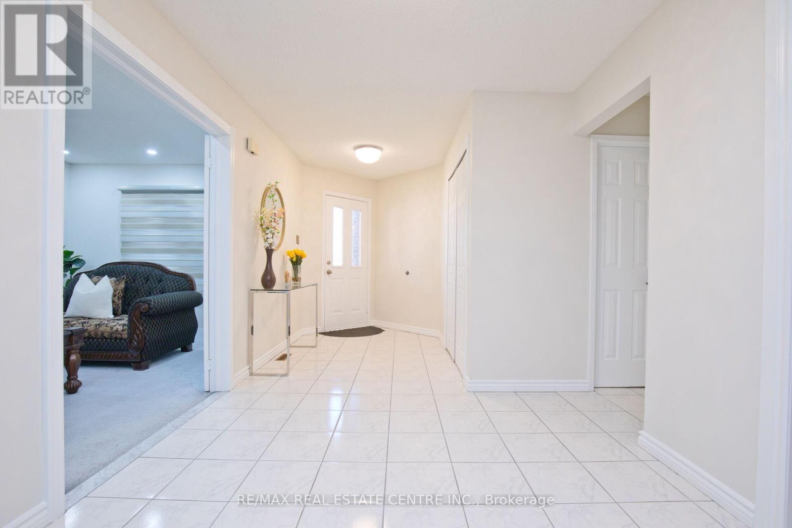 34 Smithers Crescent, Brampton, Ontario  L6Y 3K8 - Photo 13 - W12941596