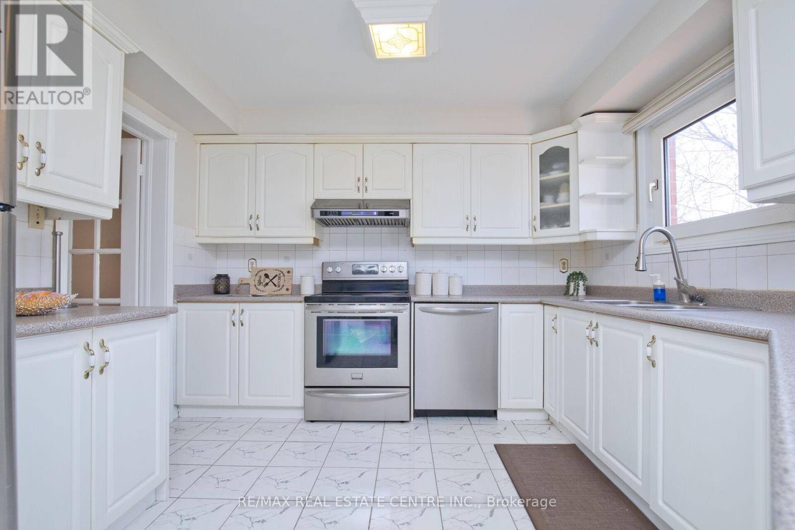 34 Smithers Crescent, Brampton, Ontario  L6Y 3K8 - Photo 22 - W12941596