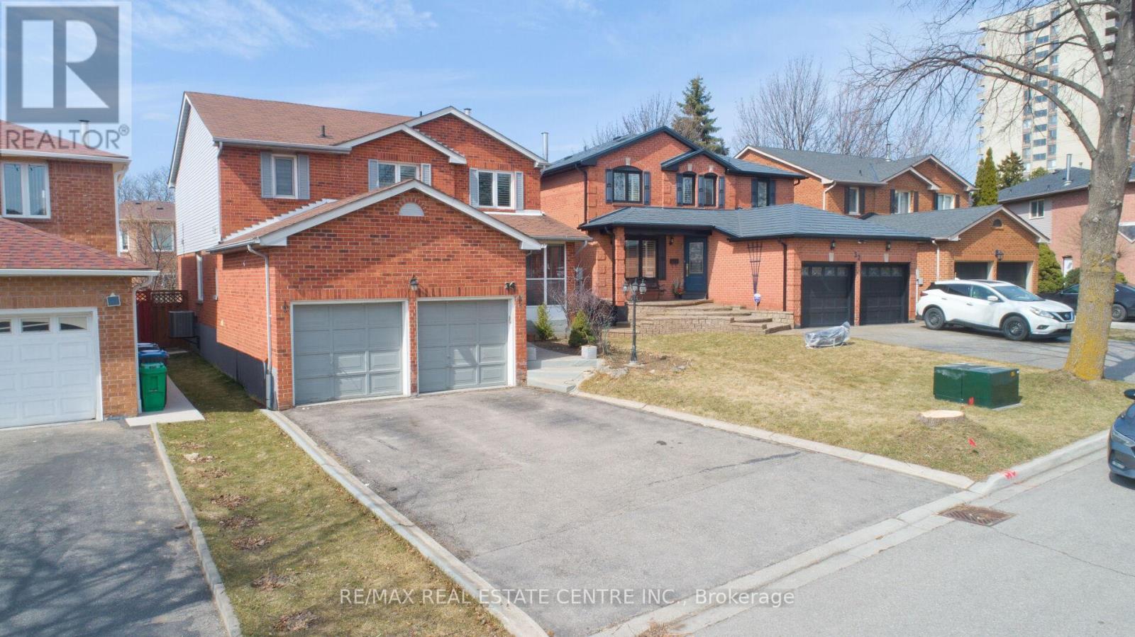 34 Smithers Crescent, Brampton, Ontario  L6Y 3K8 - Photo 8 - W12941596