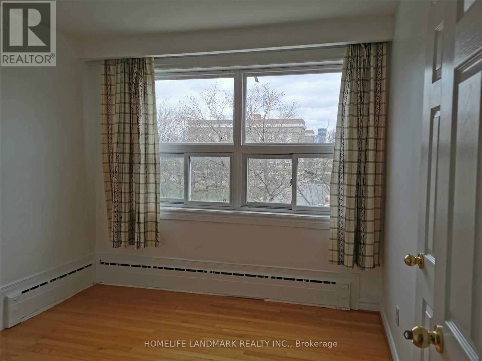 UPPER - 407 ROYAL YORK ROAD, Toronto, Ontario