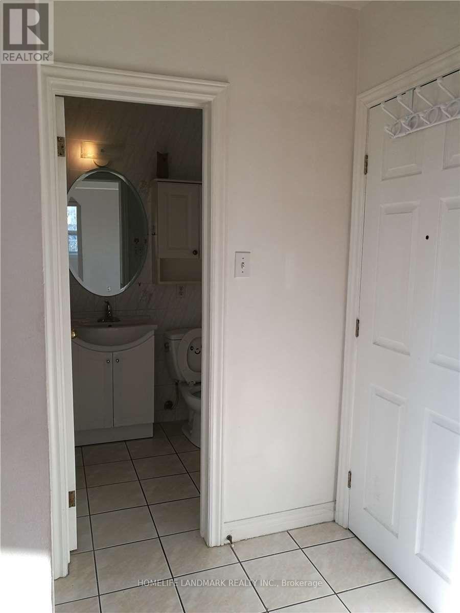 Upper - 407 Royal York Road, Toronto, Ontario  M8Y 2R8 - Photo 6 - W12941598