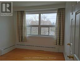 UPPER - 407 ROYAL YORK ROAD, Toronto, Ontario