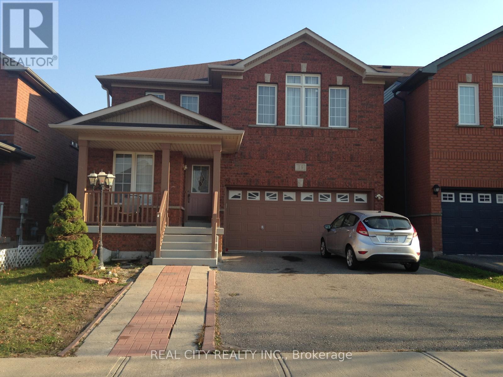 19 FAIRHILL AVENUE, Brampton, Ontario