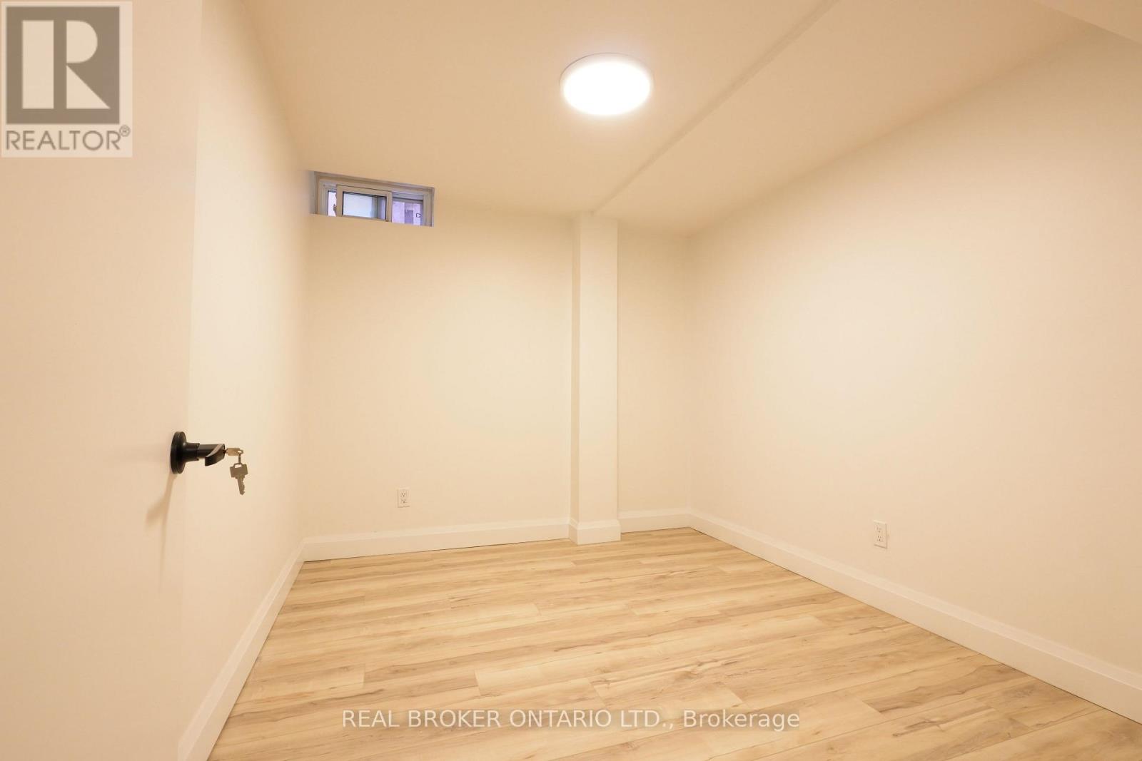 4326 Waterford Crescent, Mississauga, Ontario  L5R 2B2 - Photo 35 - W12941606