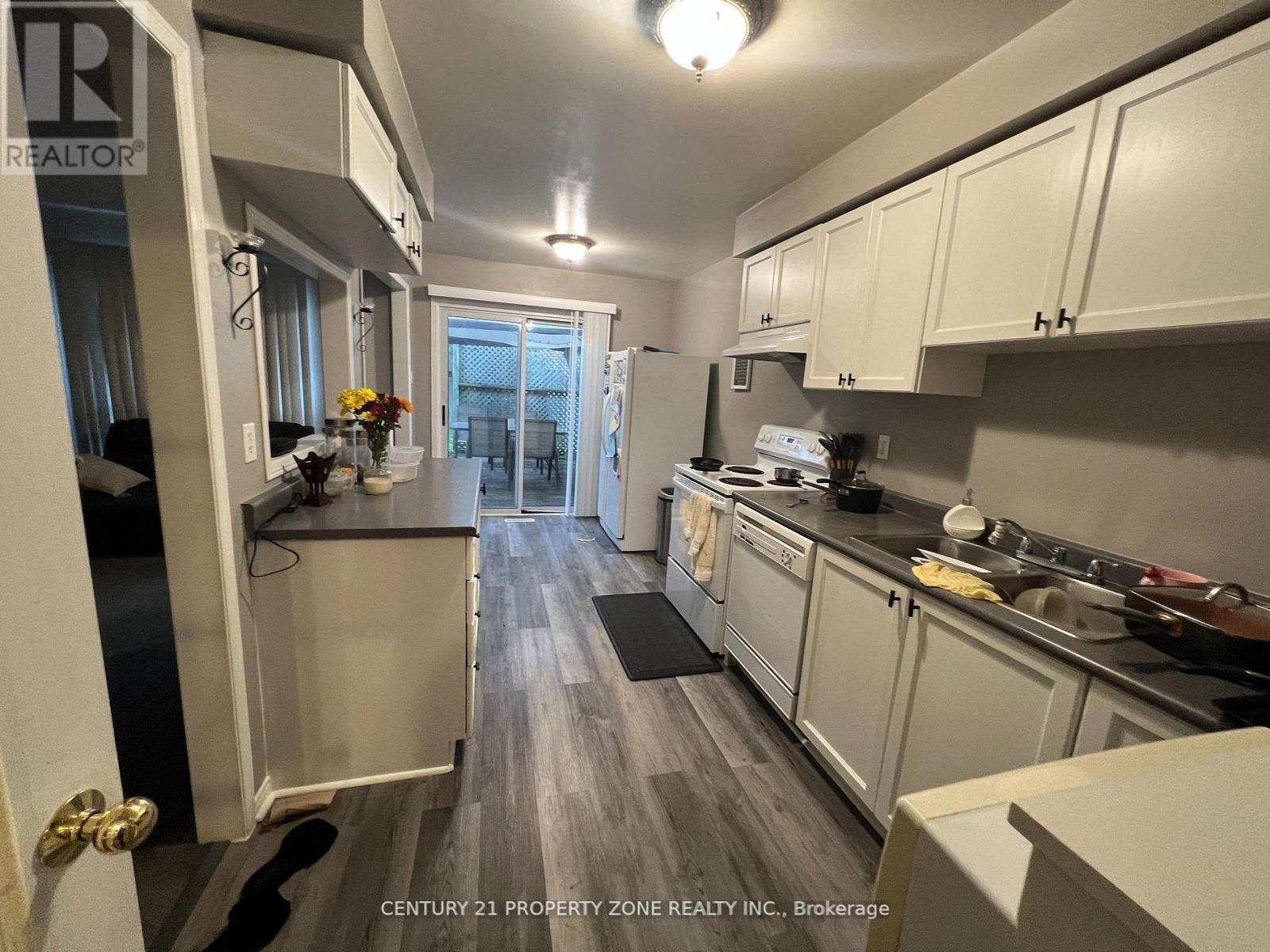 3242 Tortola Court, Mississauga, Ontario  L5N 7C4 - Photo 3 - W12941648