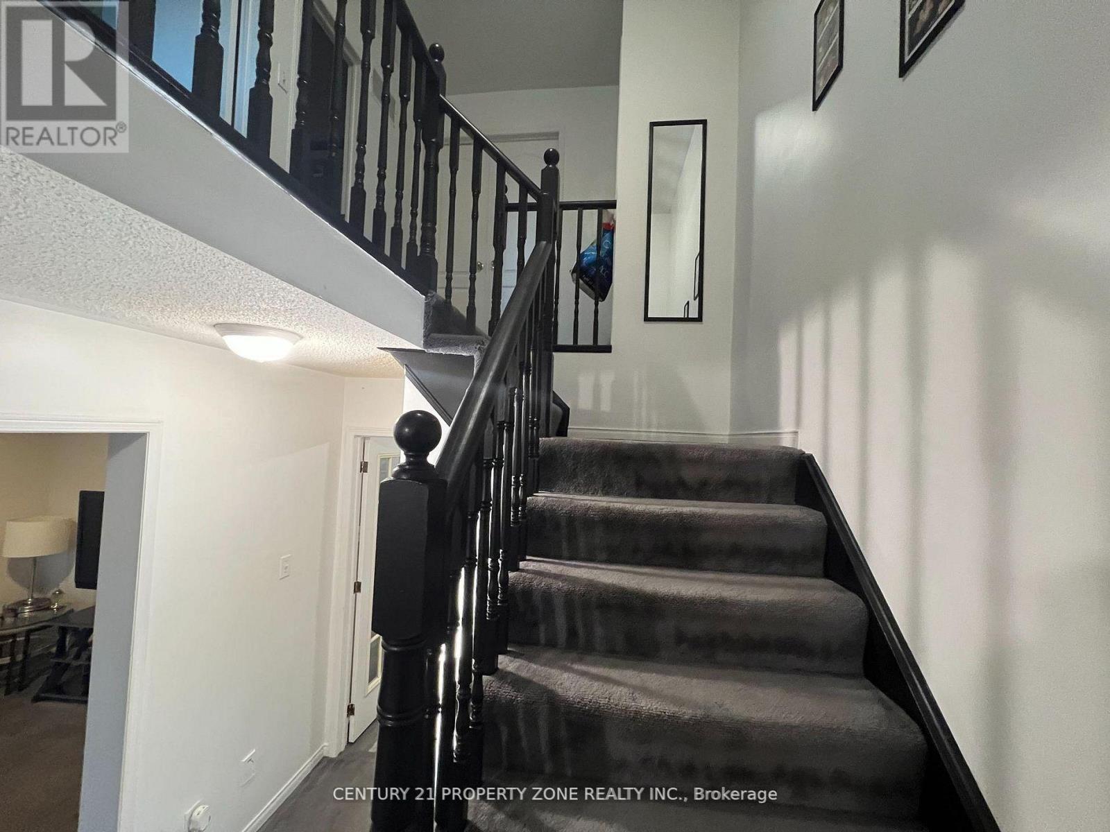 3242 Tortola Court, Mississauga, Ontario  L5N 7C4 - Photo 4 - W12941648