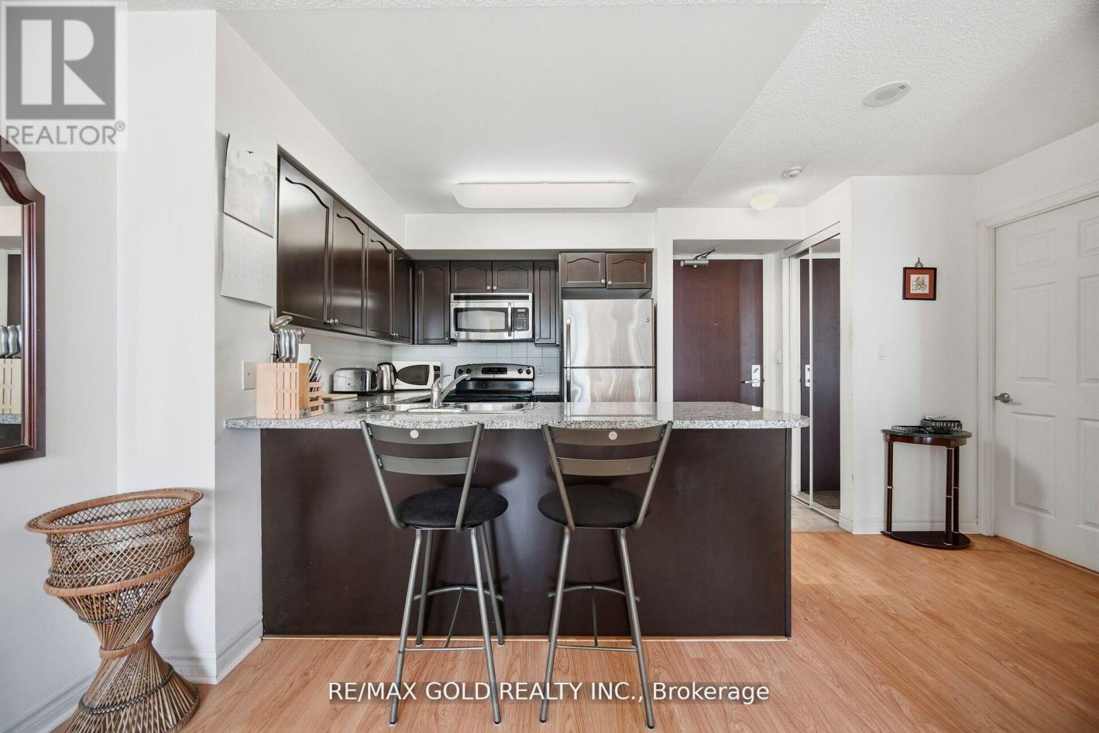 2508 - 335 Rathburn Road W, Mississauga, Ontario  L5B 0C8 - Photo 7 - W12941720