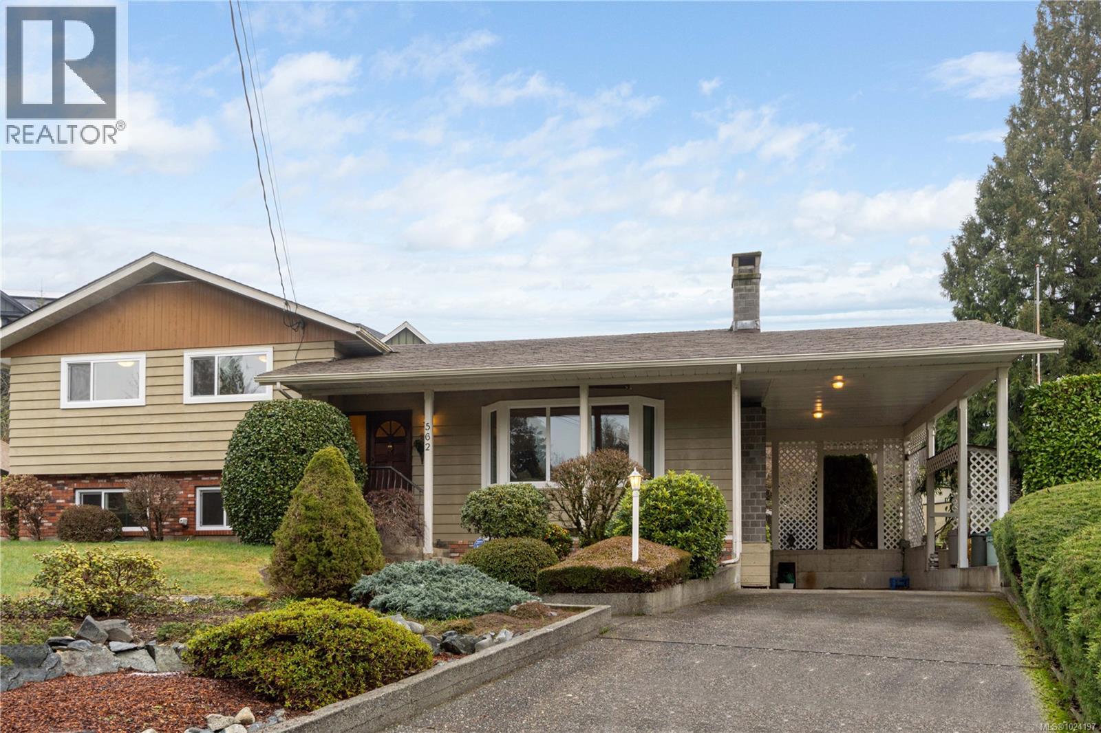 562 Rothdale Rd, Ladysmith, British Columbia