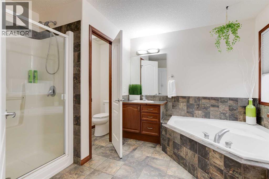 1409 Kings Heights Boulevard SE, Airdrie, Alberta  T4A 0A1 - Photo 24 - A2275325