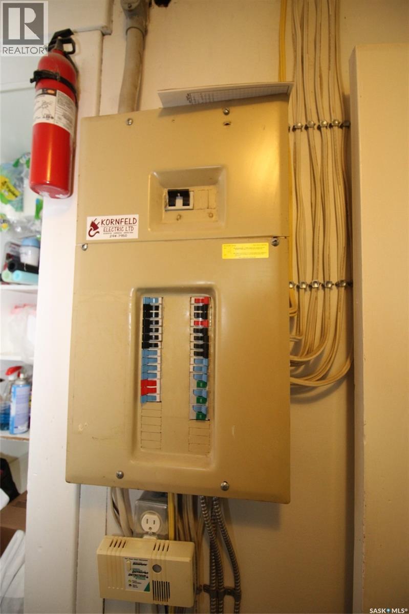 512 1st Street W, Shaunavon, Saskatchewan  S0N 2M0 - Photo 9 - SK031773