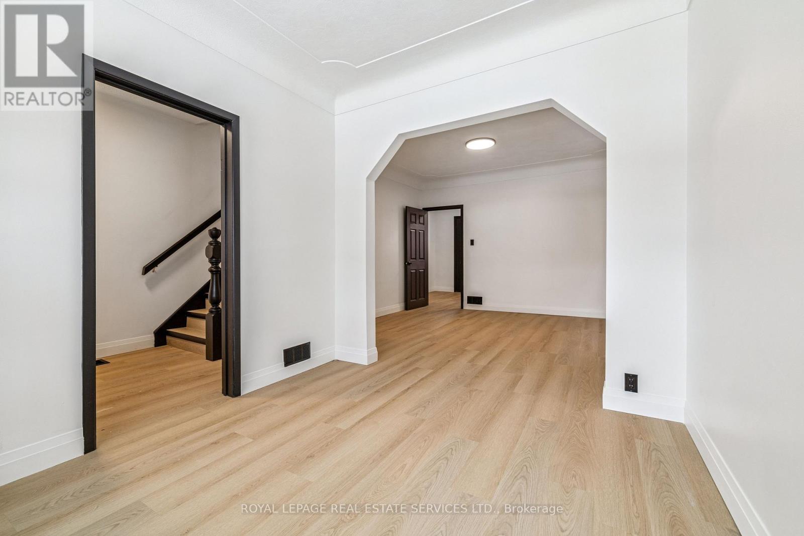 83 Barnesdale Avenue N, Hamilton, Ontario  L8L 6S2 - Photo 9 - X12941706