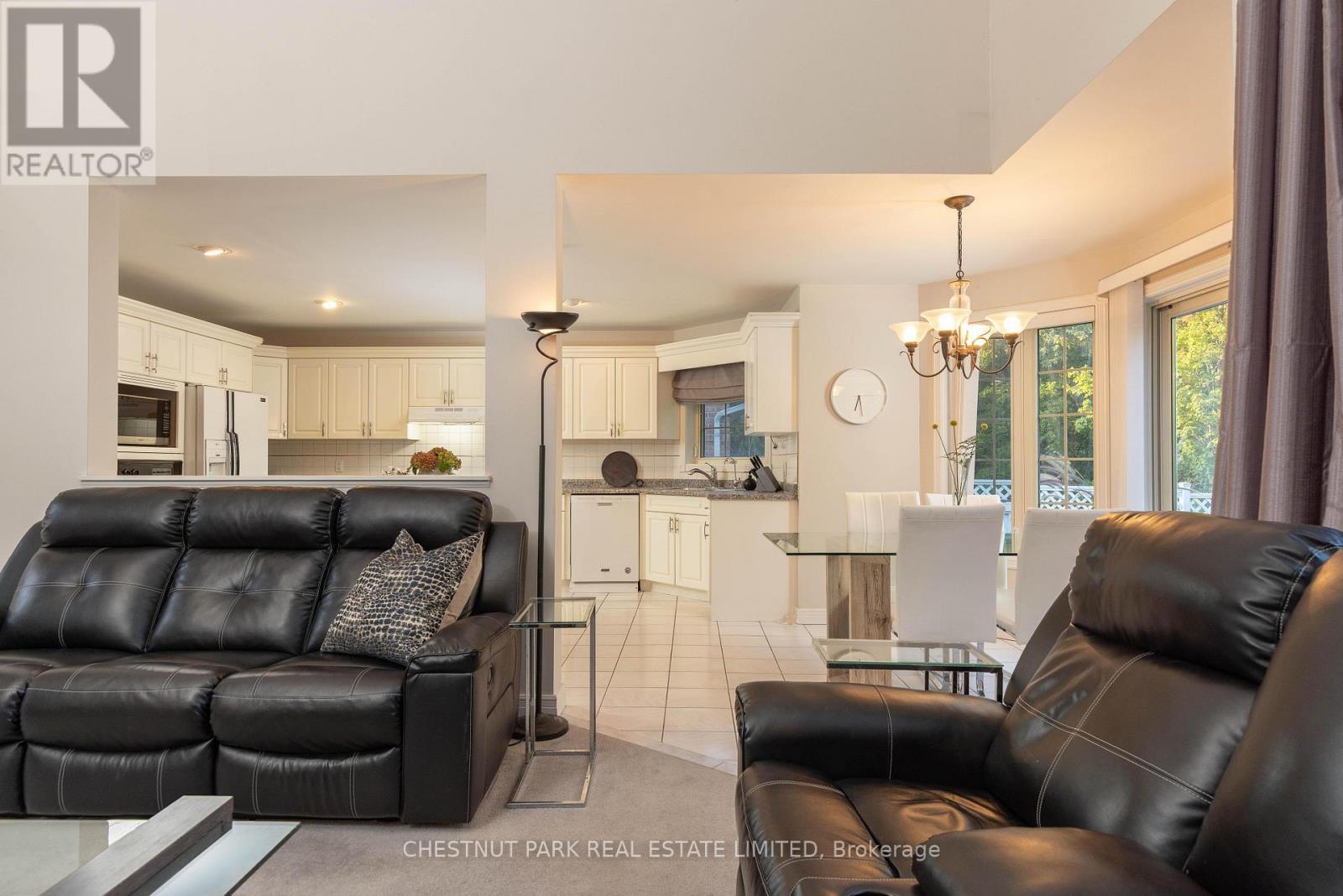 81 Francis Creek Boulevard, St. Catharines, Ontario  L2W 1B3 - Photo 16 - X12522188