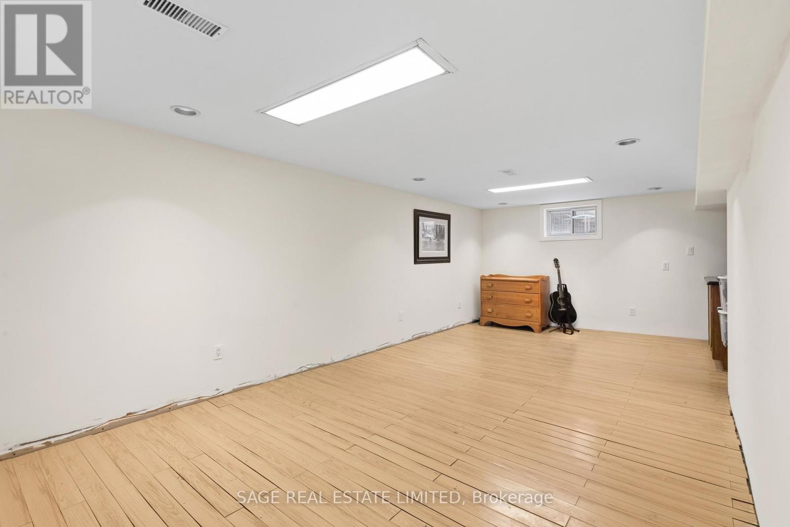 11 Chelsea Drive, Toronto, Ontario  M8W 4R5 - Photo 15 - W12940372