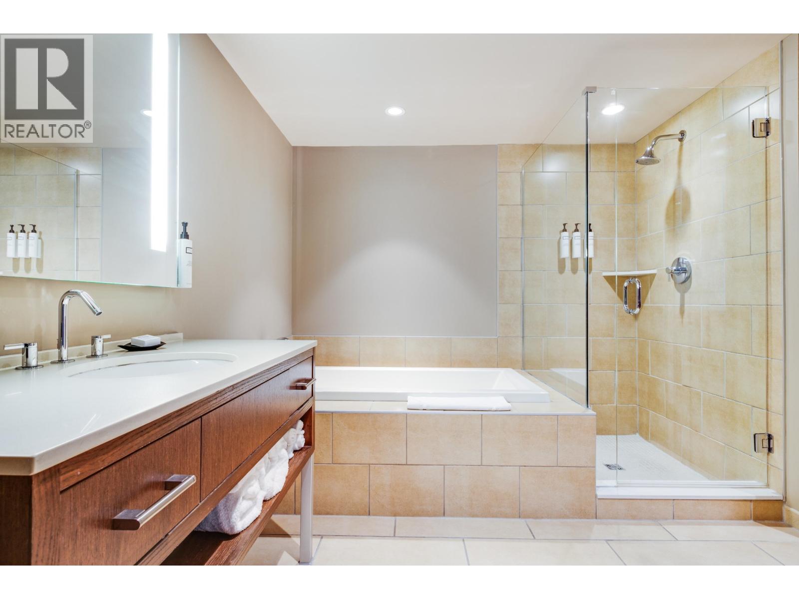 301b 2020 London Lane, Whistler, British Columbia  V0N 1B2 - Photo 11 - R3105603