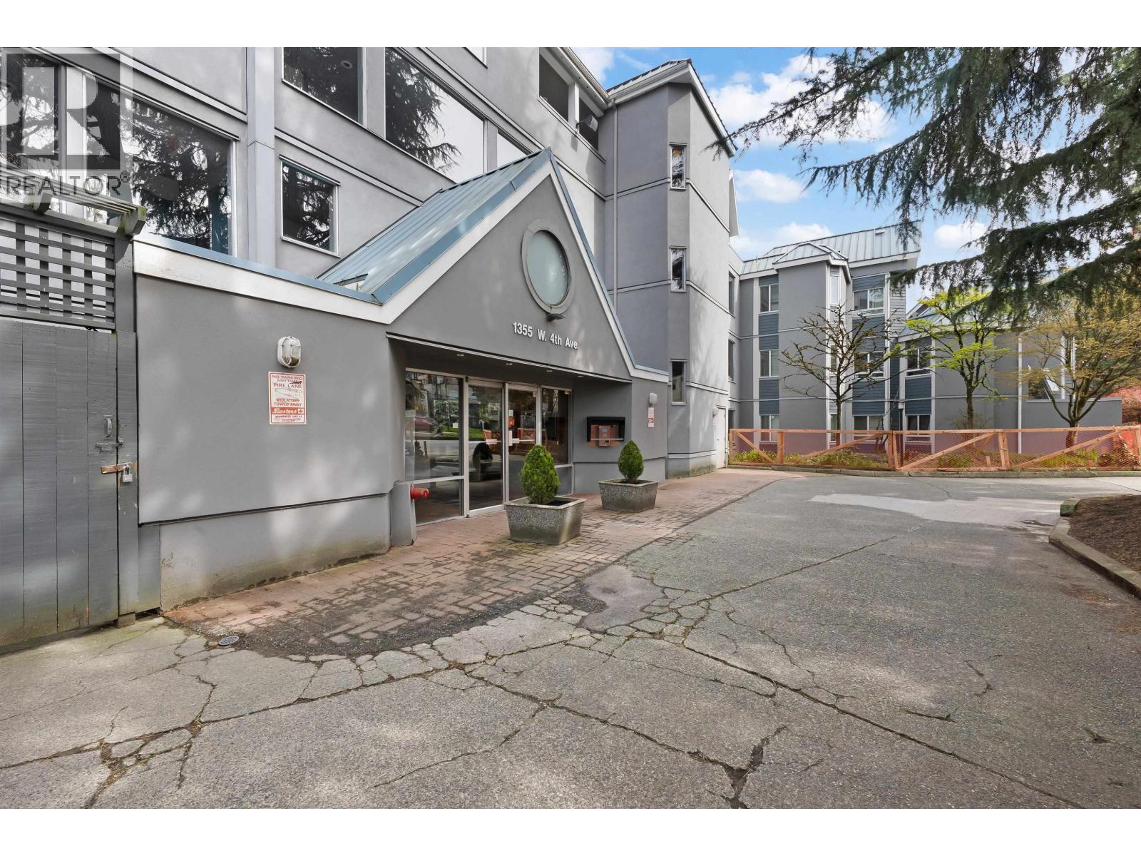 8 1355 W 4th Avenue, Vancouver, British Columbia  V6H 3Y8 - Photo 1 - R3105612