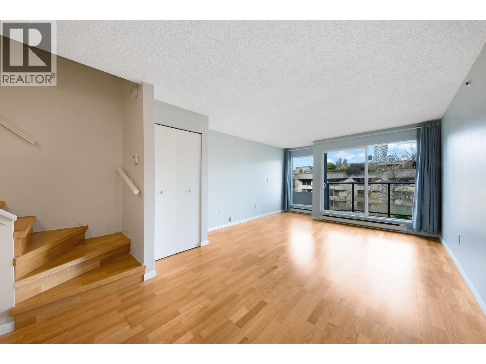 8 1355 W 4th Avenue, Vancouver, British Columbia  V6H 3Y8 - Photo 3 - R3105612