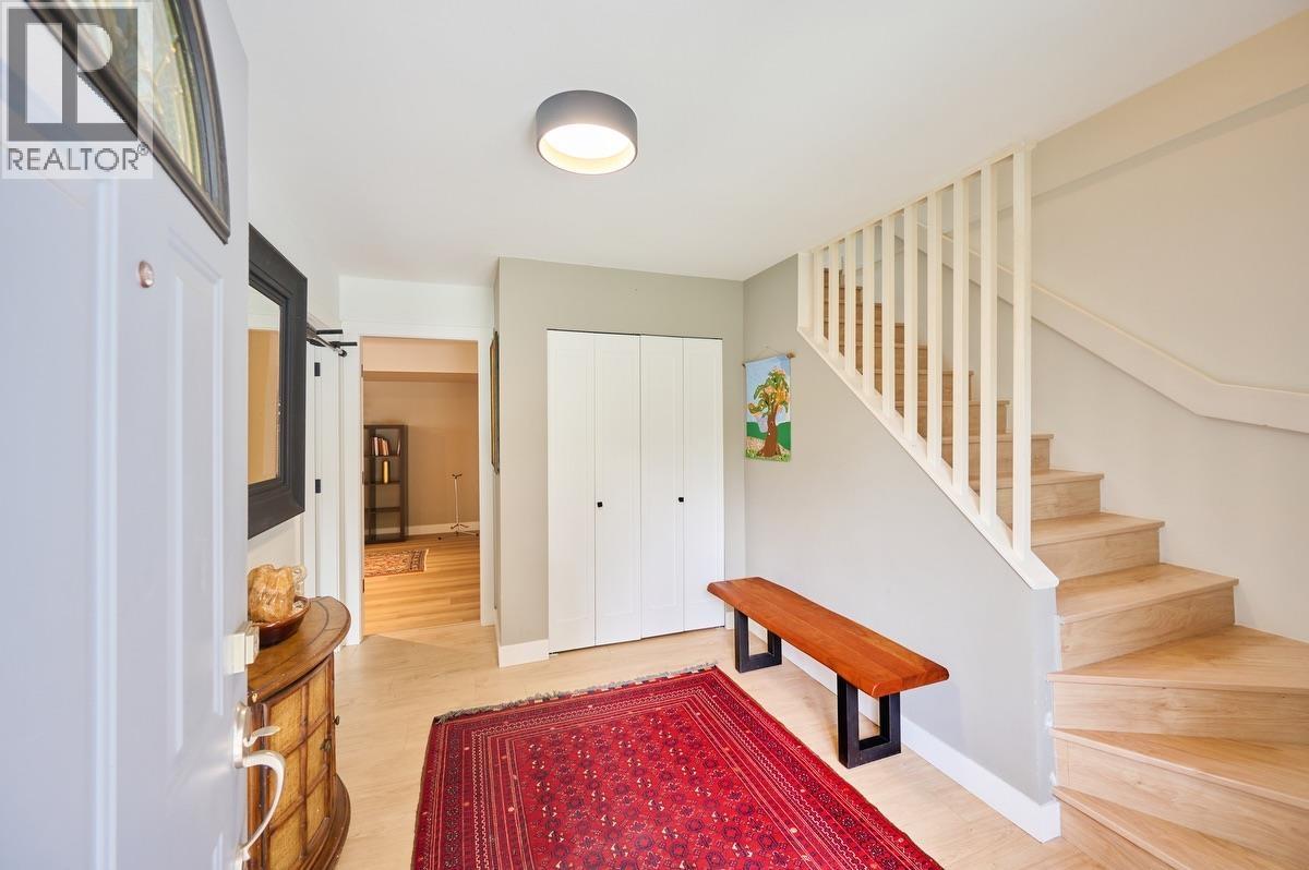 809 Seymour Boulevard, North Vancouver, British Columbia  V7J 3S7 - Photo 2 - R3105616