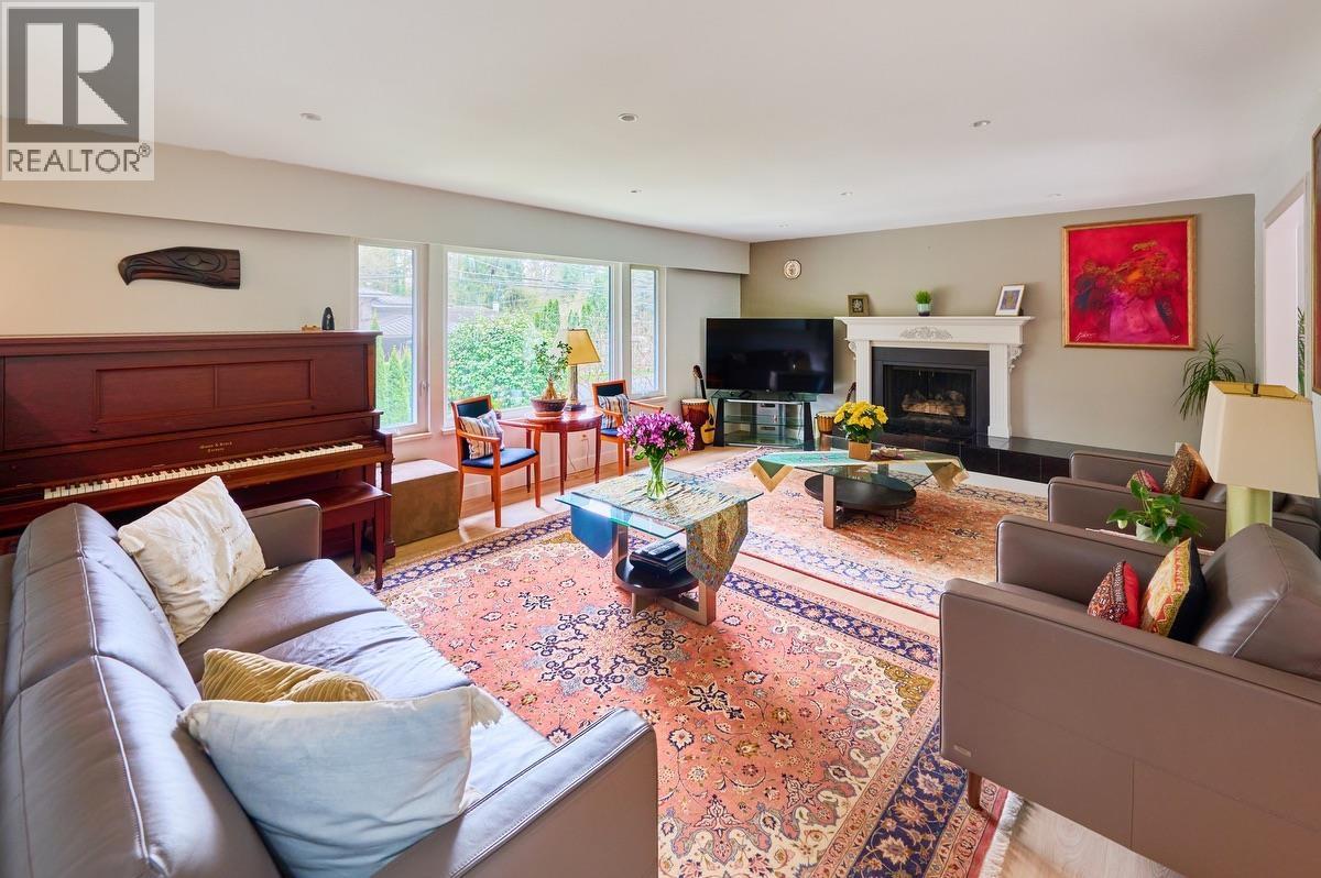 809 Seymour Boulevard, North Vancouver, British Columbia  V7J 3S7 - Photo 3 - R3105616