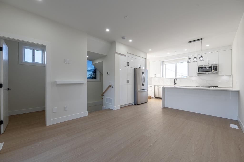 B 7533 Wren Street, Mission, British Columbia  V2V 3C1 - Photo 2 - R3104649