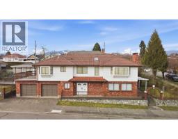 <div class="price">$2,199,990</div> 2693 E Georgia Street, Vancouver<br><div style="margin-bottom:8px;"><small>Engel & Volkers Vancouver</small></div><div class='bed_bath'>5 Bed | 2 Bath</div>