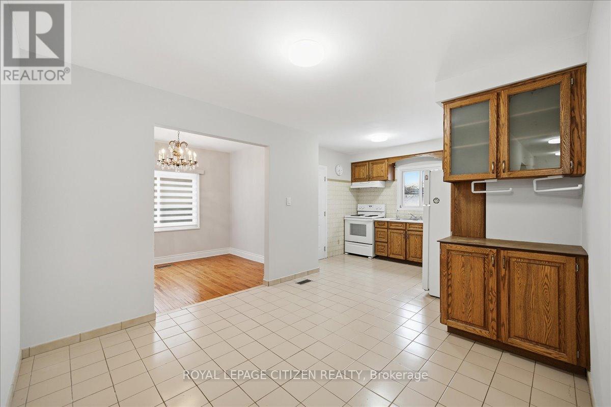 Main - 20 Dunsmore Gardens, Toronto, Ontario  M3H 3M2 - Photo 19 - C12941722