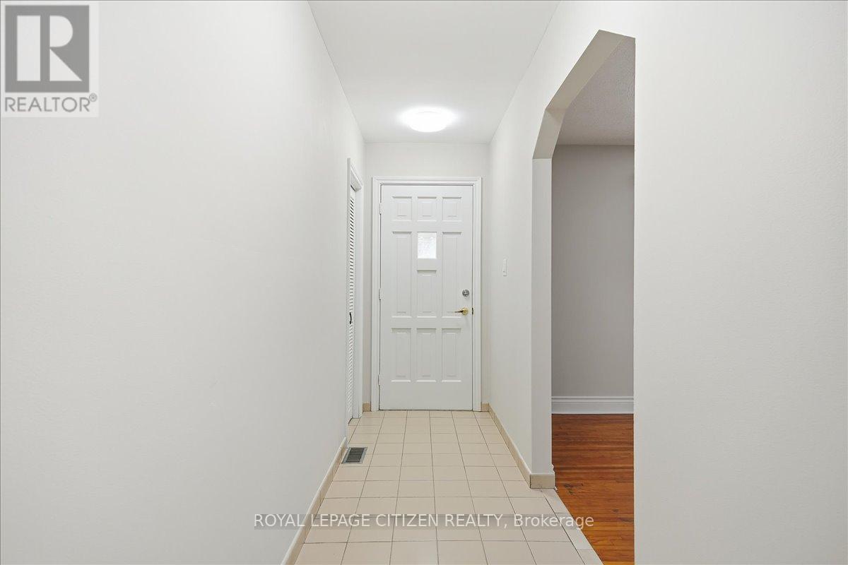 Main - 20 Dunsmore Gardens, Toronto, Ontario  M3H 3M2 - Photo 2 - C12941722