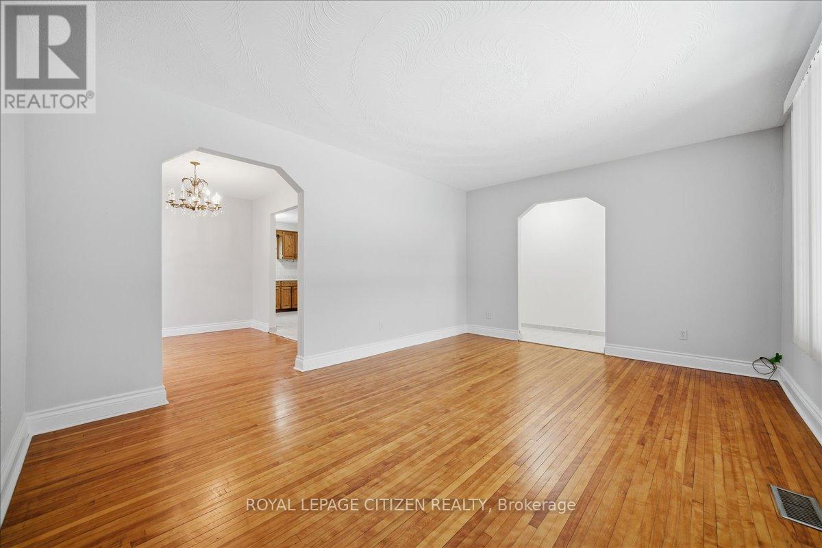Main - 20 Dunsmore Gardens, Toronto, Ontario  M3H 3M2 - Photo 7 - C12941722