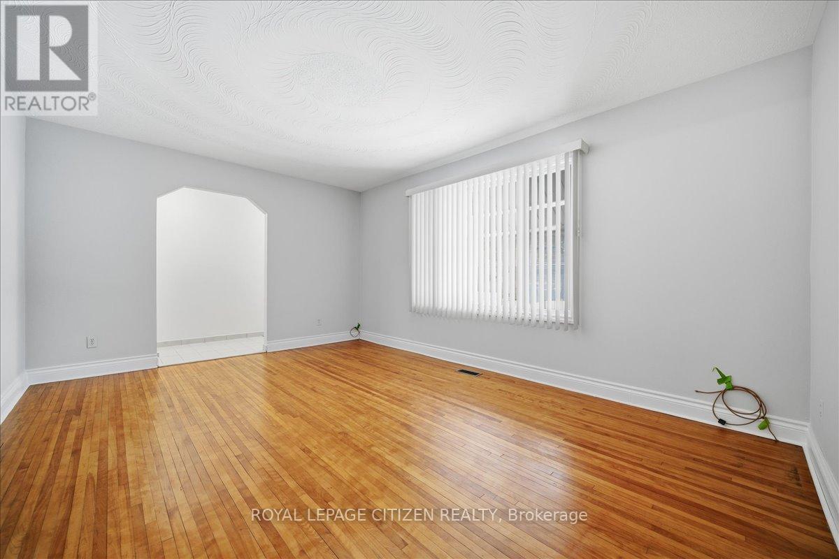 Main - 20 Dunsmore Gardens, Toronto, Ontario  M3H 3M2 - Photo 8 - C12941722