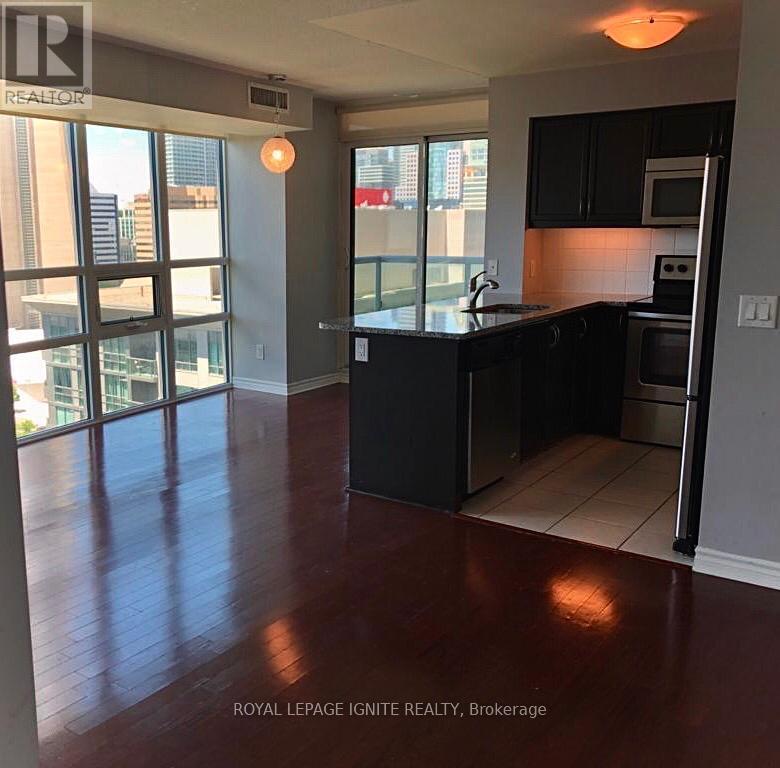 2202 - 19 Grand Trunk Crescent, Toronto, Ontario  M5J 3A3 - Photo 4 - C12941740