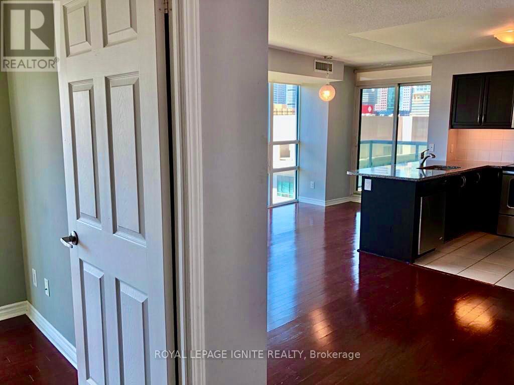 2202 - 19 Grand Trunk Crescent, Toronto, Ontario  M5J 3A3 - Photo 7 - C12941740