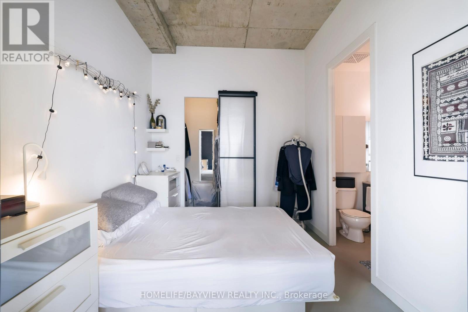 1002 - 23 Brant Street, Toronto, Ontario  M5V 2L5 - Photo 17 - C12941746