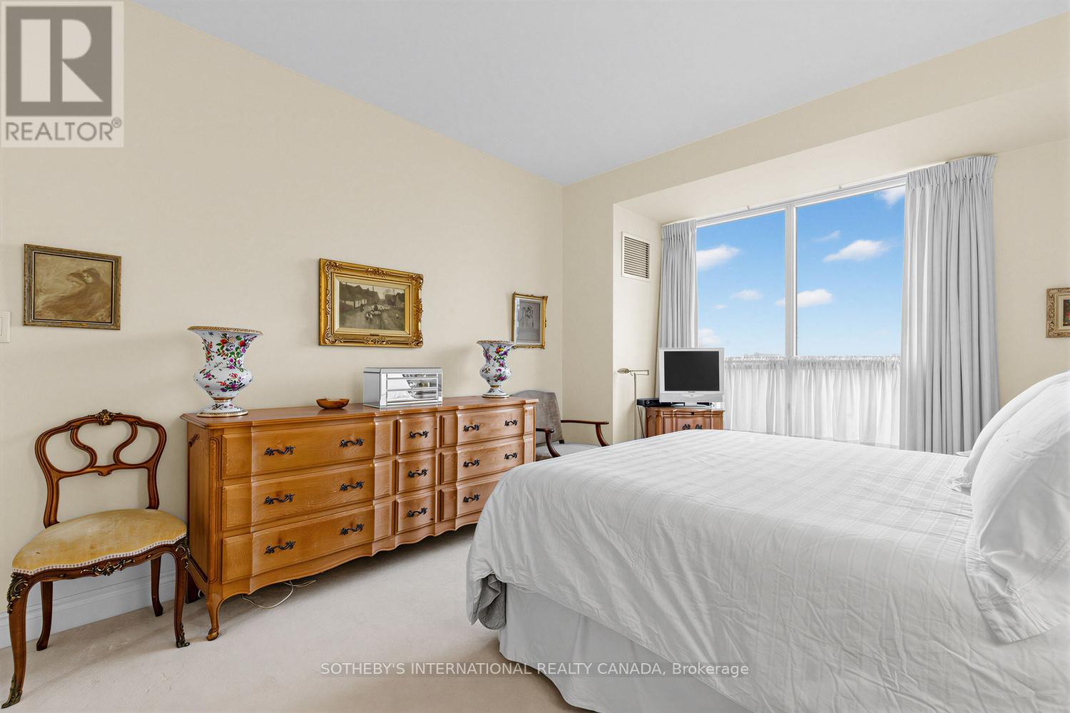 814 - 10 Delisle Avenue, Toronto, Ontario  M4V 3C6 - Photo 15 - C12941768