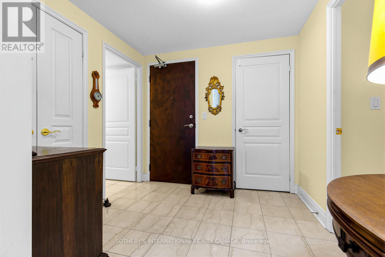 814 - 10 Delisle Avenue, Toronto, Ontario  M4V 3C6 - Photo 2 - C12941768