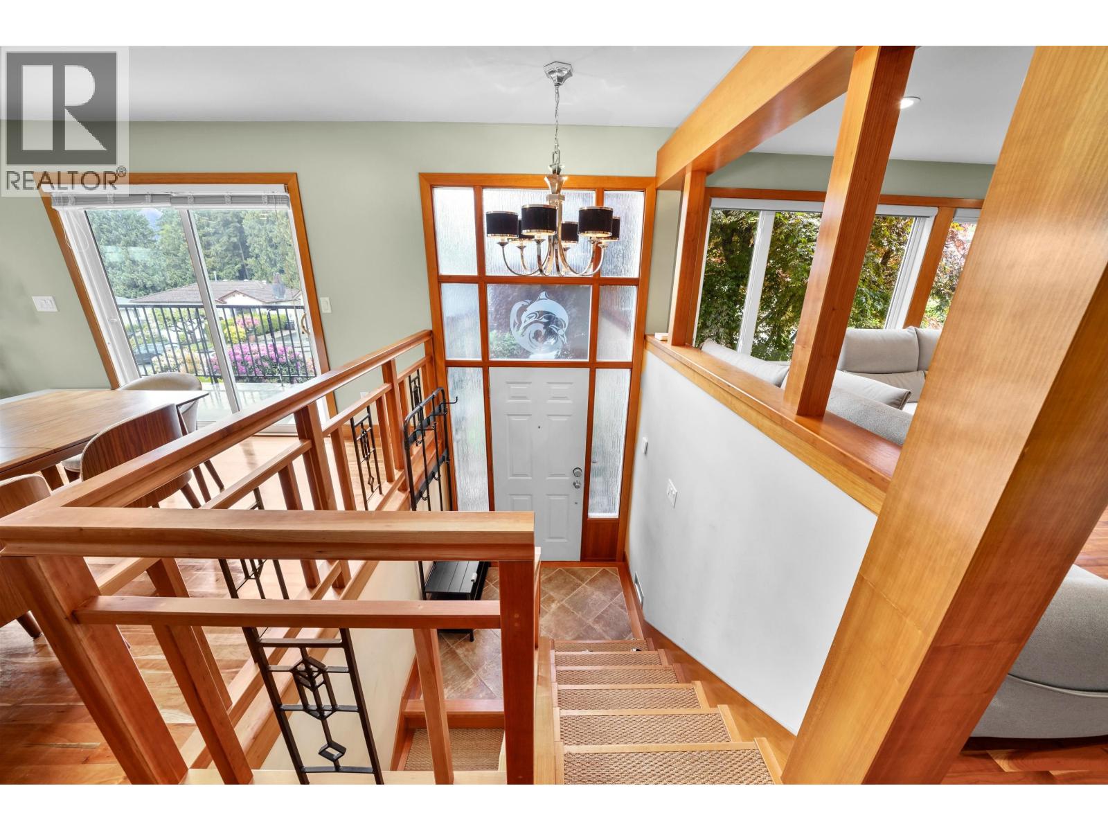 2160 Jordan Drive, Burnaby, British Columbia  V5B 4E8 - Photo 3 - R3104962