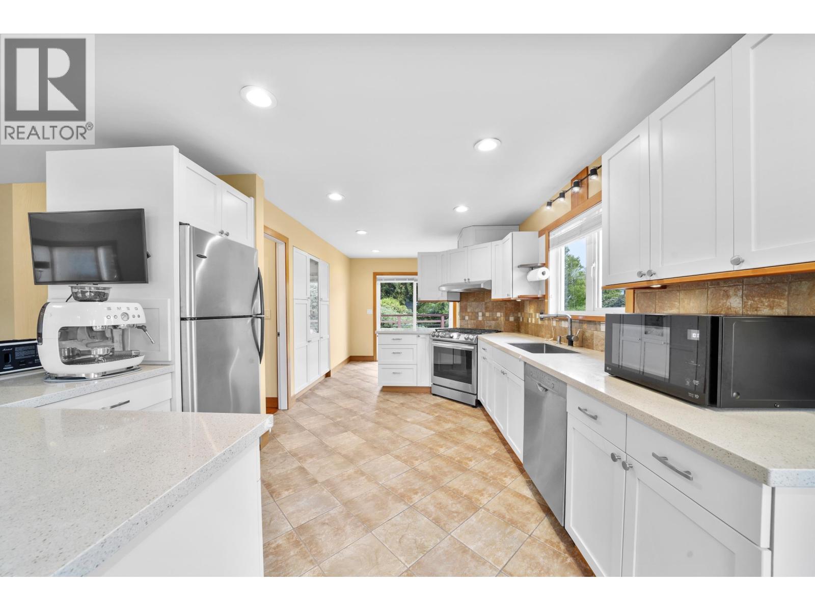 2160 Jordan Drive, Burnaby, British Columbia  V5B 4E8 - Photo 12 - R3104962