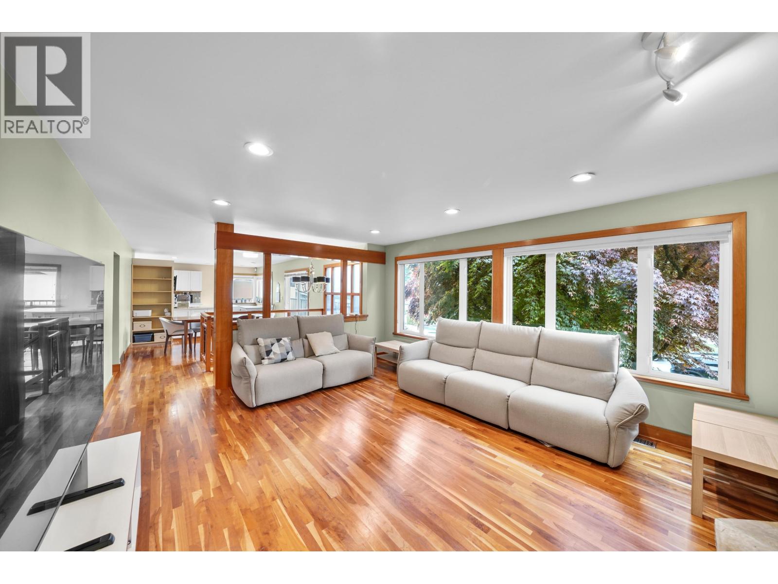 2160 Jordan Drive, Burnaby, British Columbia  V5B 4E8 - Photo 6 - R3104962