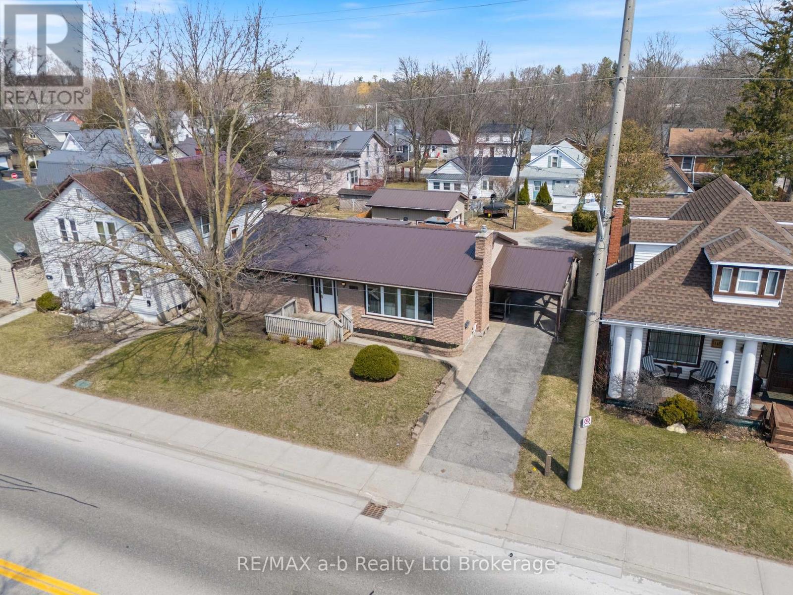 318 Broadway Street, Tillsonburg, Ontario  N4G 3S1 - Photo 2 - X12941754