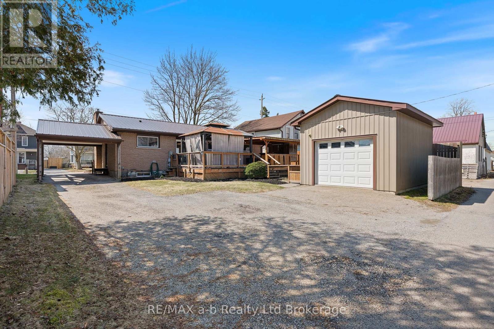 318 Broadway Street, Tillsonburg, Ontario  N4G 3S1 - Photo 3 - X12941754