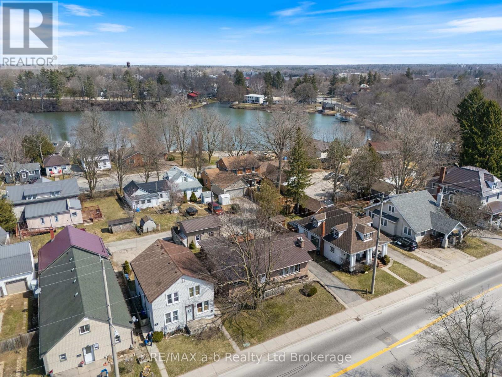 318 Broadway Street, Tillsonburg, Ontario  N4G 3S1 - Photo 4 - X12941754