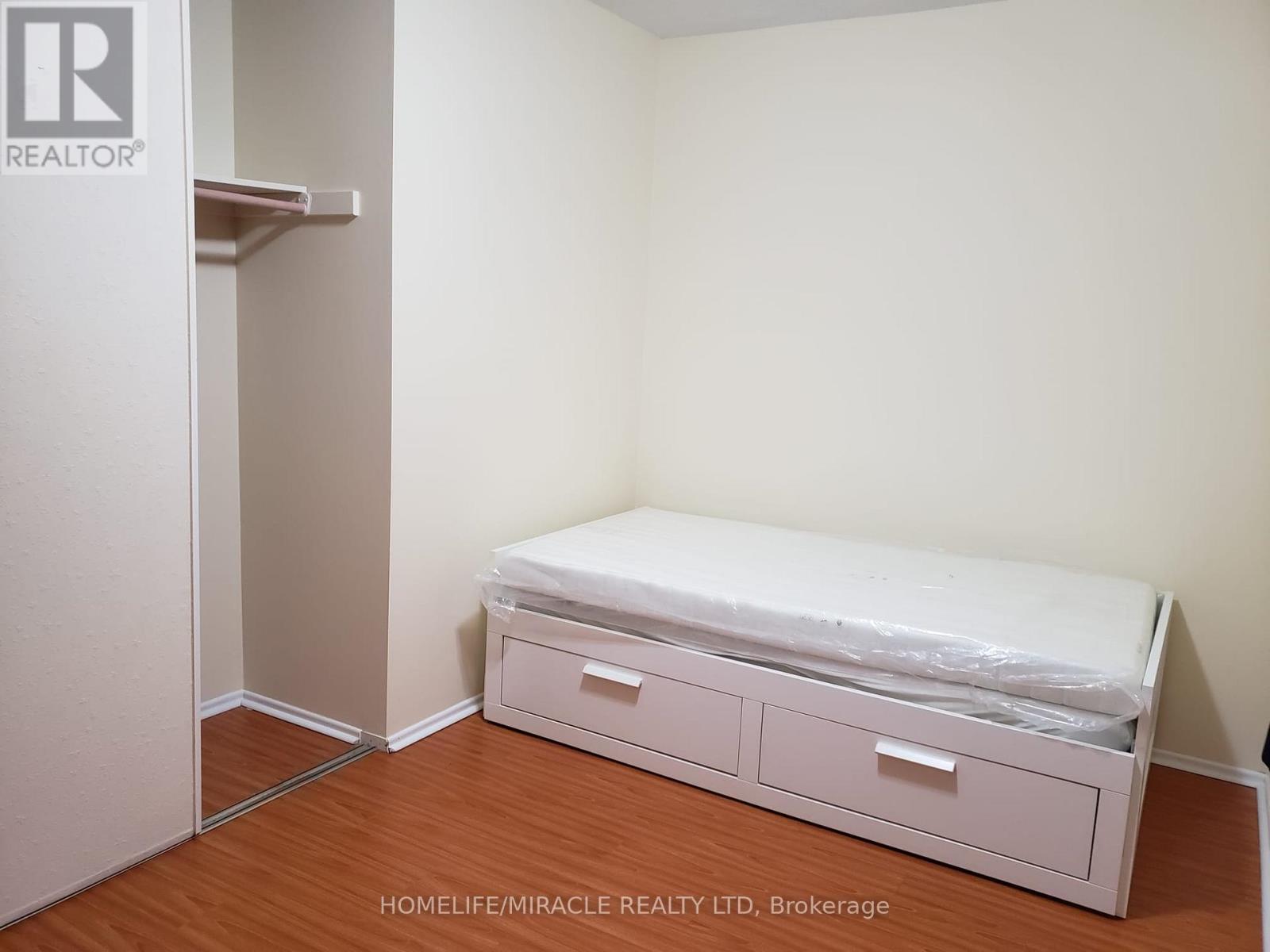 505 Silverstone Drive, Toronto, Ontario  M9V 4G8 - Photo 10 - W12924756