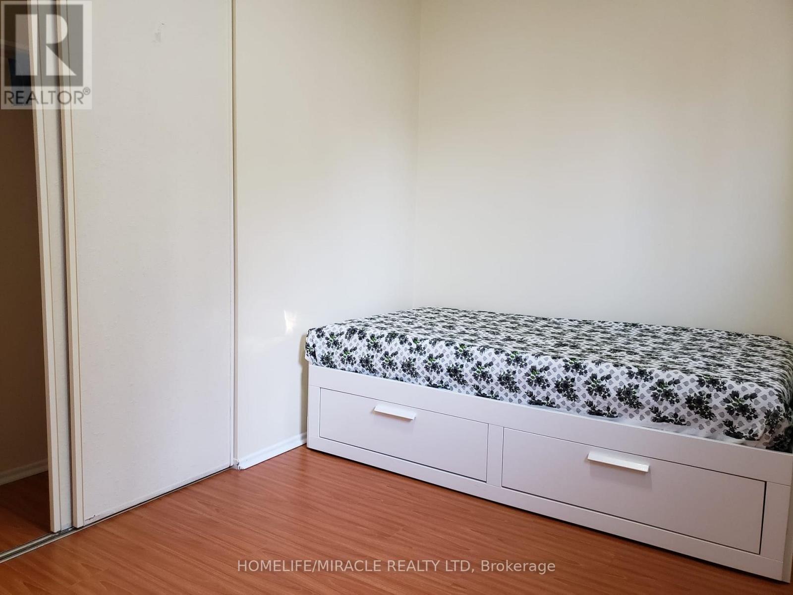 505 Silverstone Drive, Toronto, Ontario  M9V 4G8 - Photo 13 - W12924756