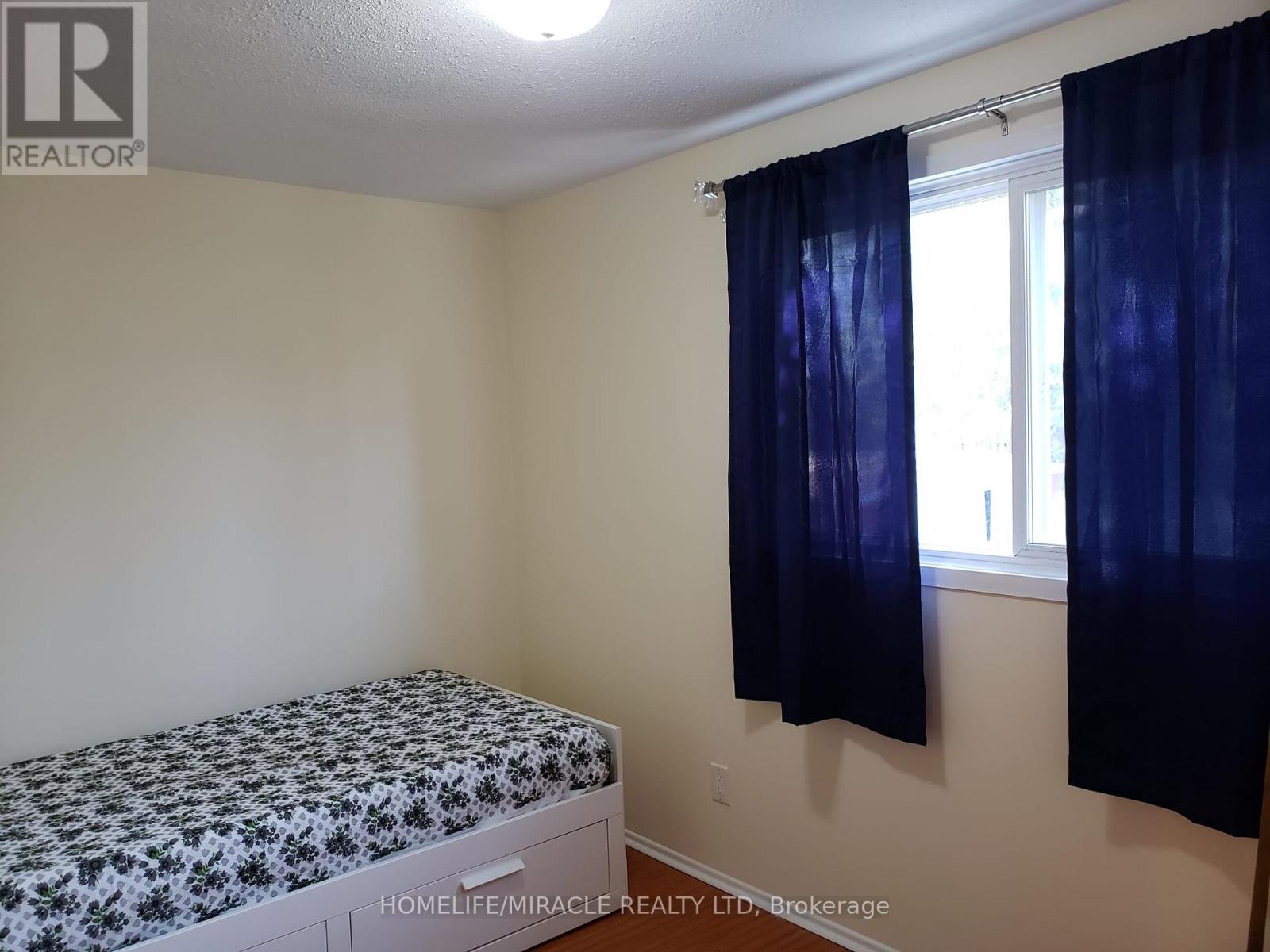 505 Silverstone Drive, Toronto, Ontario  M9V 4G8 - Photo 12 - W12924756