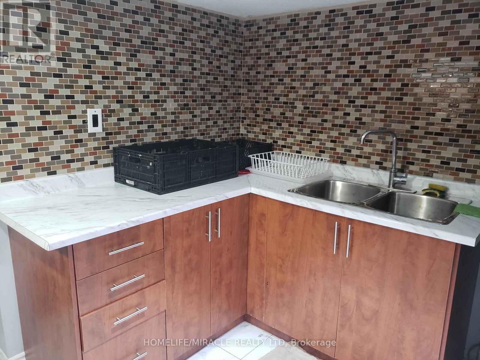 505 Silverstone Drive, Toronto, Ontario  M9V 4G8 - Photo 19 - W12924756